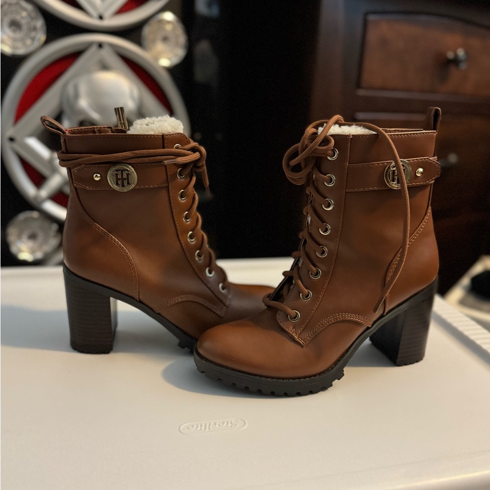 Tommy Hilfiger Women's Tan Lace-Up Boots